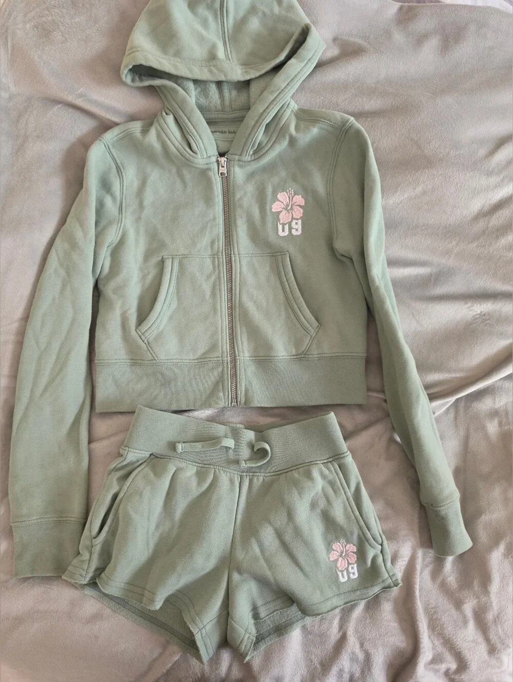 ABERCROMBIE KIDS SET OF 2: Girls Full-zip hoodie + Shorts